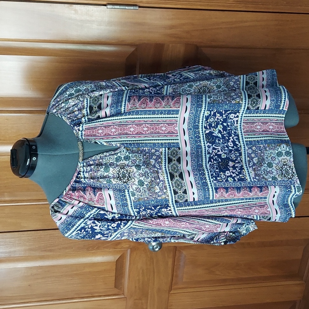 By & By Cold Shoulder Navy and Burgundy Patchwork Blouse, Size Large, Like New